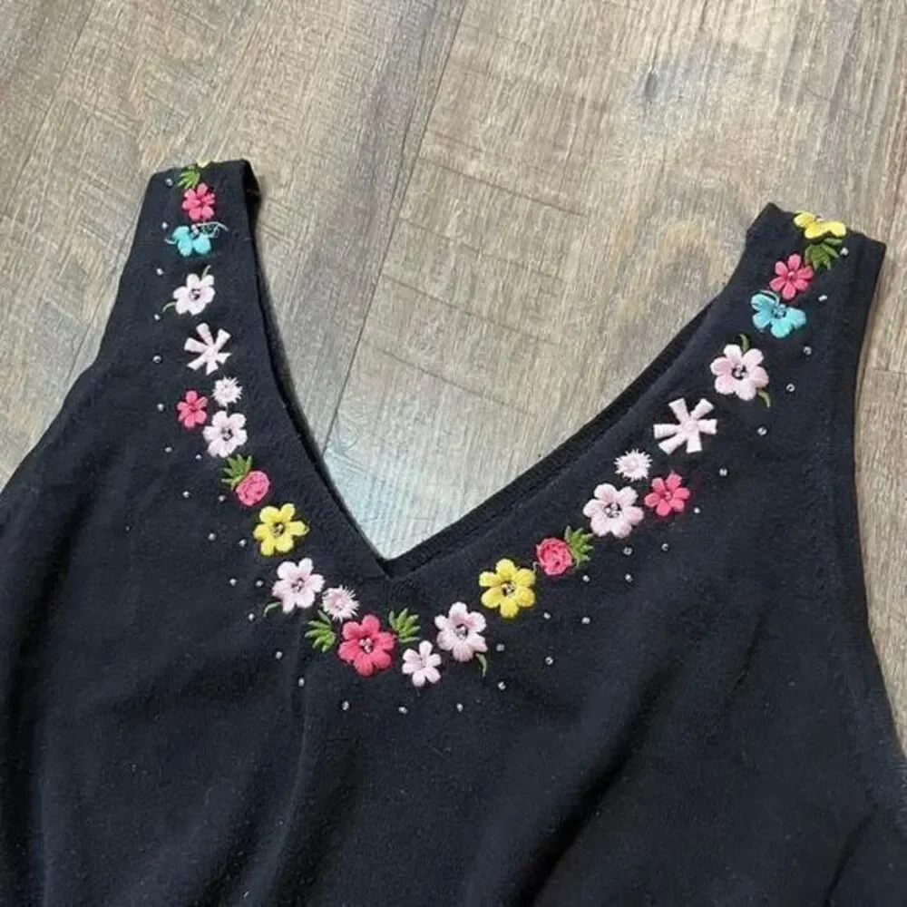 2000s Dressbarn  Black Floral Embroidered V Tank Cami Womens‎ Size Medium/6 - Picture 2 of 4